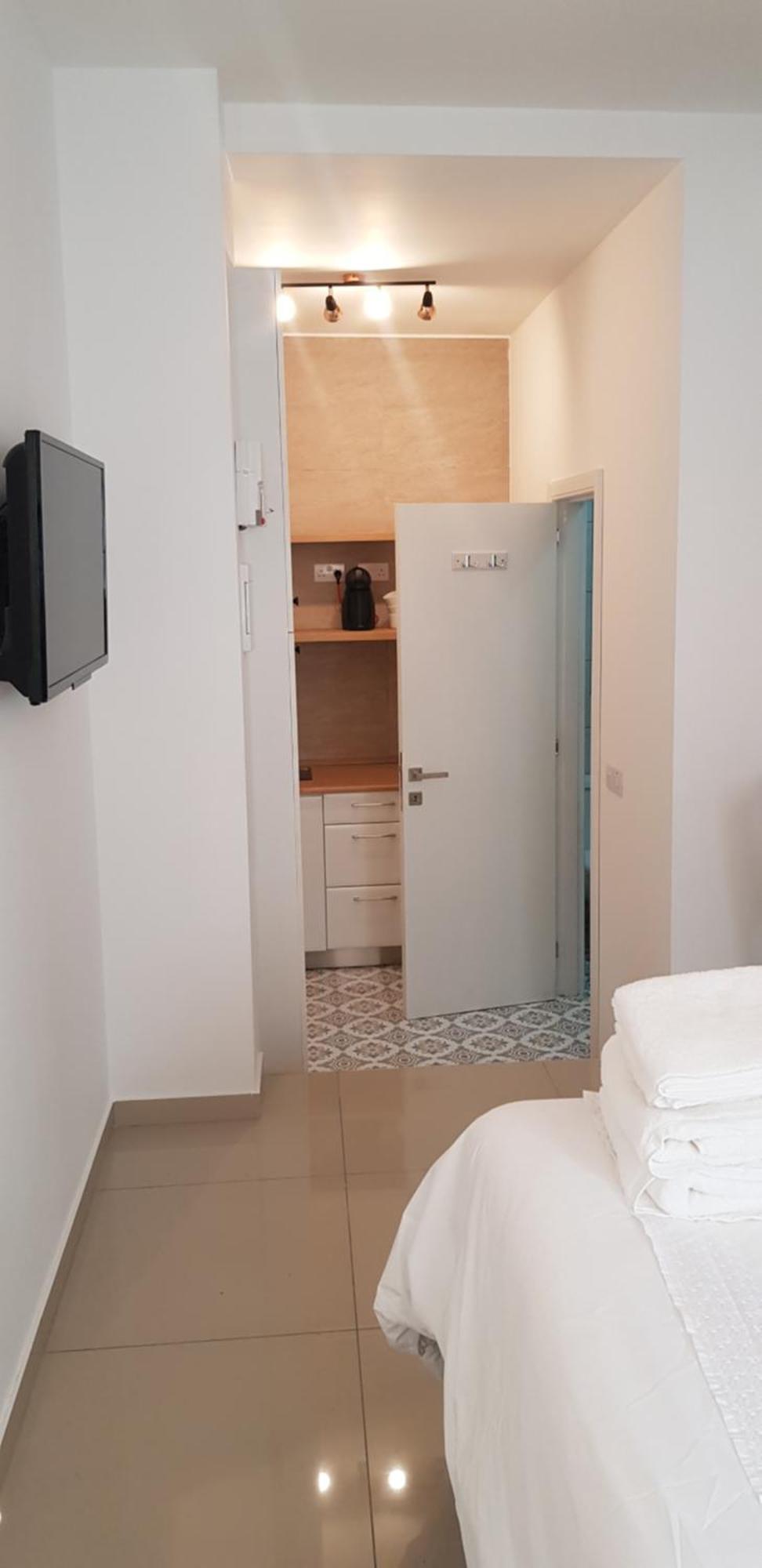 Bright & Modern Studio,sliema Слима
